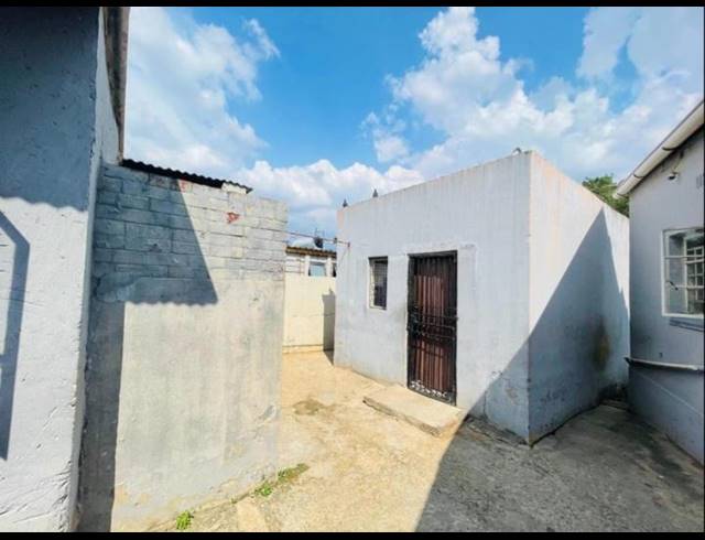 9 BEDROOM HOUSE FOR SALE IN GERMISTON CENTRAL